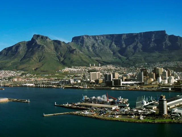 https://babaholidays.unicorntechnology.co/wp-content/uploads/2024/11/Cape-Town-and-Table-Mountain-640x480.webp