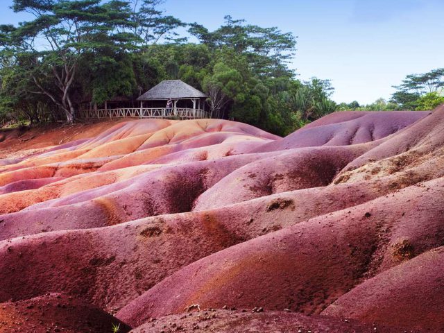 https://babaholidays.unicorntechnology.co/wp-content/uploads/2024/11/Chamarel-Seven-Coloured-Earths-640x480.jpg