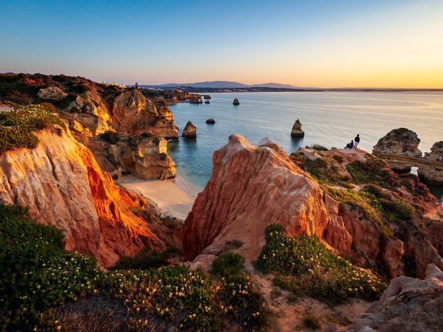 https://babaholidays.unicorntechnology.co/wp-content/uploads/2024/12/Algarve-640x480.jpg