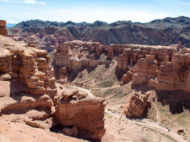 https://babaholidays.unicorntechnology.co/wp-content/uploads/2024/12/Charyn-Canyon-2-640x480.jpg