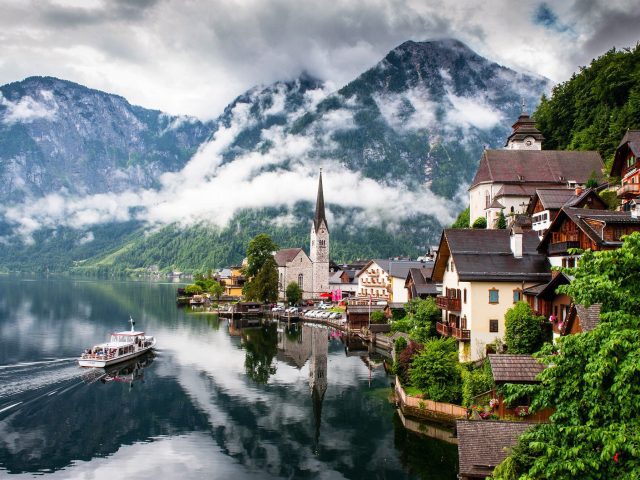 https://babaholidays.unicorntechnology.co/wp-content/uploads/2024/12/Hallstatt-640x480.jpg