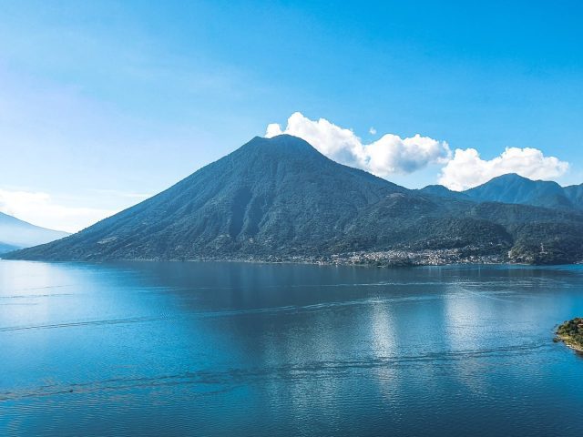 https://babaholidays.unicorntechnology.co/wp-content/uploads/2024/12/Lake-Atitlán-640x480.jpg