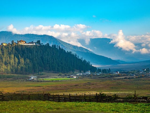 https://babaholidays.unicorntechnology.co/wp-content/uploads/2024/12/Phobjikha-Valley-640x480.jpg