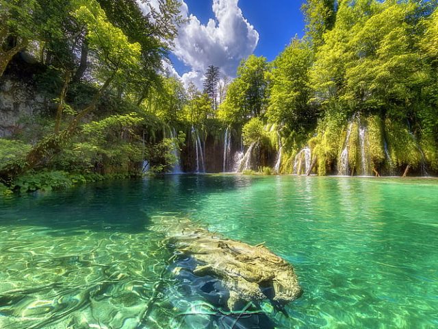 https://babaholidays.unicorntechnology.co/wp-content/uploads/2024/12/Plitvice-Lakes-National-Park-640x480.jpg