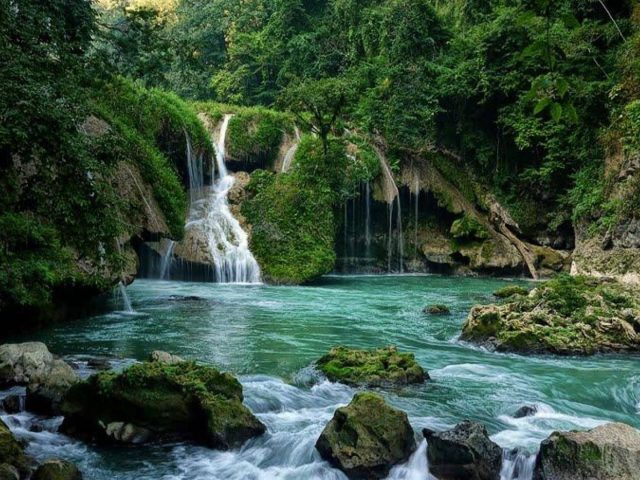 https://babaholidays.unicorntechnology.co/wp-content/uploads/2024/12/Semuc-Champey-640x480.jpg