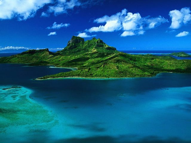 https://babaholidays.unicorntechnology.co/wp-content/uploads/2024/12/Tahiti-1-640x480.jpg