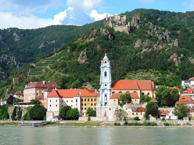 https://babaholidays.unicorntechnology.co/wp-content/uploads/2024/12/Wachau-Valley-640x480.jpg